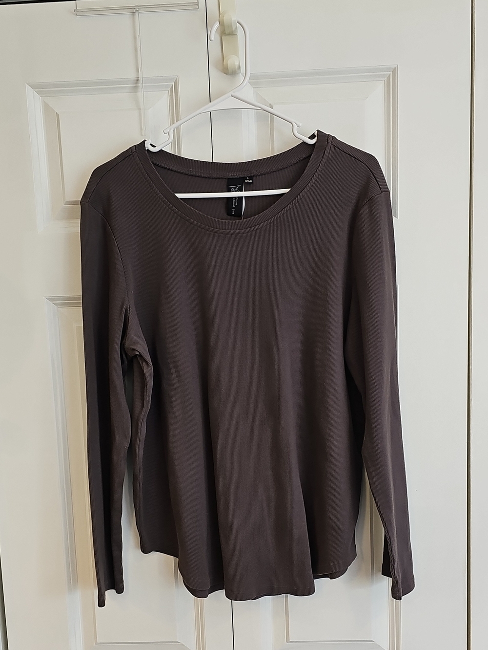 Everyday Scoop Neck Long Sleeve Top in Dark Brown